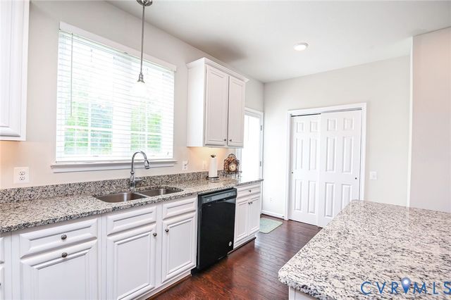 6017 W Stonepath Garden Dr, Chester, VA 23831
