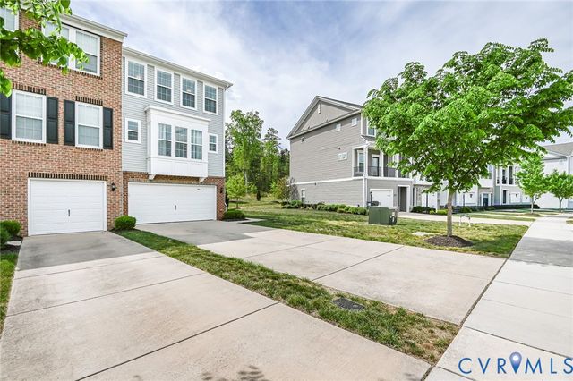 6017 W Stonepath Garden Dr, Chester, VA 23831