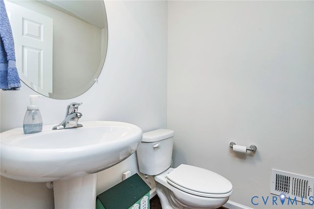 6017 W Stonepath Garden Dr, Chester, VA 23831