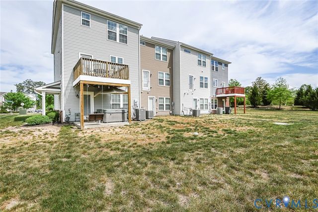 6017 W Stonepath Garden Dr, Chester, VA 23831