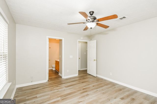 542 W Oaks Drive, Woodstock, GA 30188