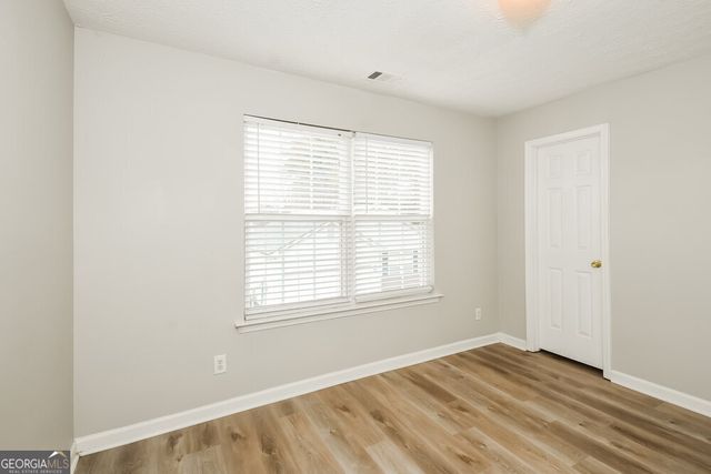 542 W Oaks Drive, Woodstock, GA 30188