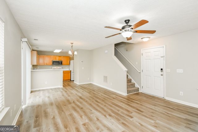 542 W Oaks Drive, Woodstock, GA 30188