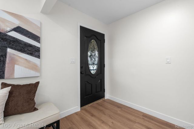 20905 Van Buren Street, Southfield, MI 48033