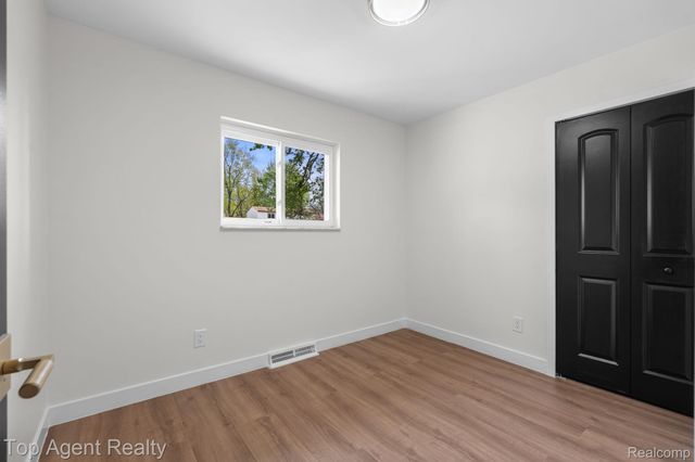 20905 Van Buren Street, Southfield, MI 48033