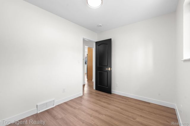 20905 Van Buren Street, Southfield, MI 48033