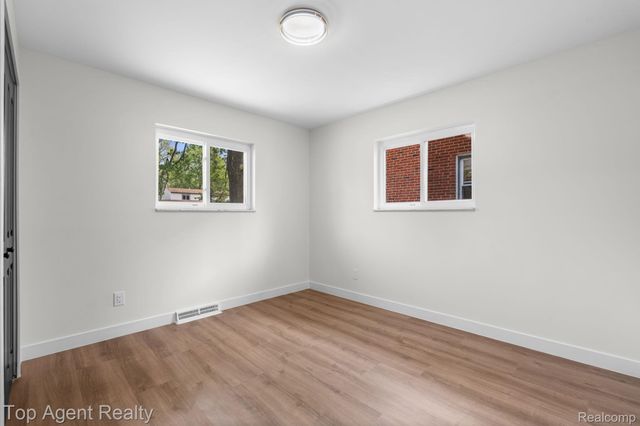 20905 Van Buren Street, Southfield, MI 48033