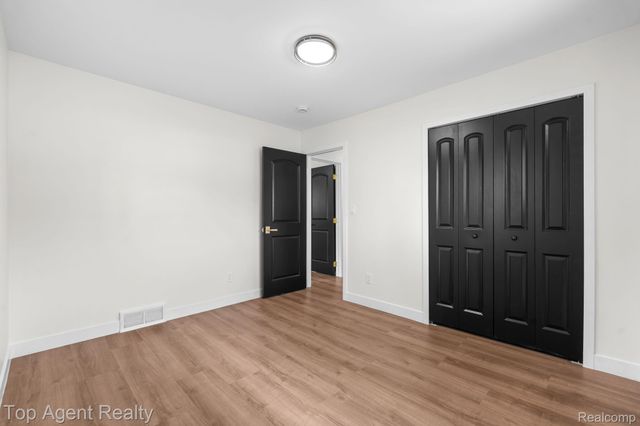 20905 Van Buren Street, Southfield, MI 48033