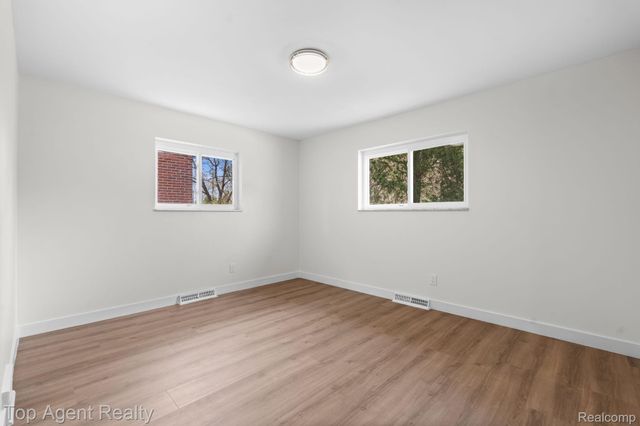 20905 Van Buren Street, Southfield, MI 48033