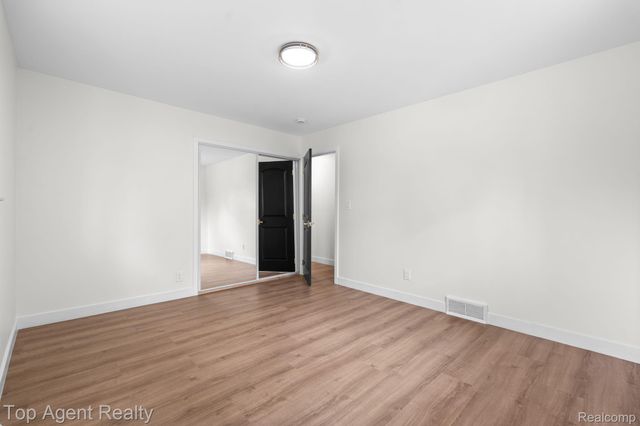 20905 Van Buren Street, Southfield, MI 48033