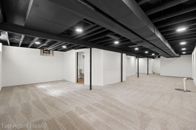 20905 Van Buren Street, Southfield, MI 48033