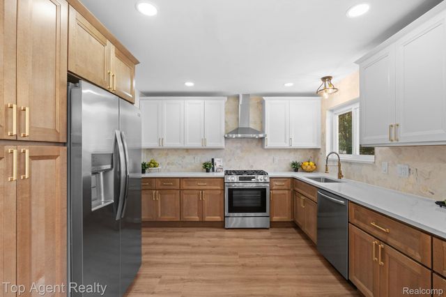 20905 Van Buren Street, Southfield, MI 48033