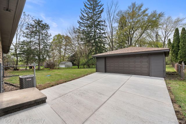 20905 Van Buren Street, Southfield, MI 48033