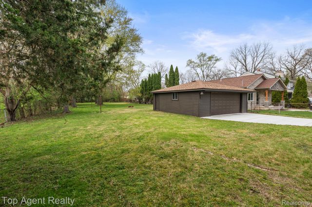 20905 Van Buren Street, Southfield, MI 48033