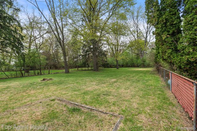 20905 Van Buren Street, Southfield, MI 48033