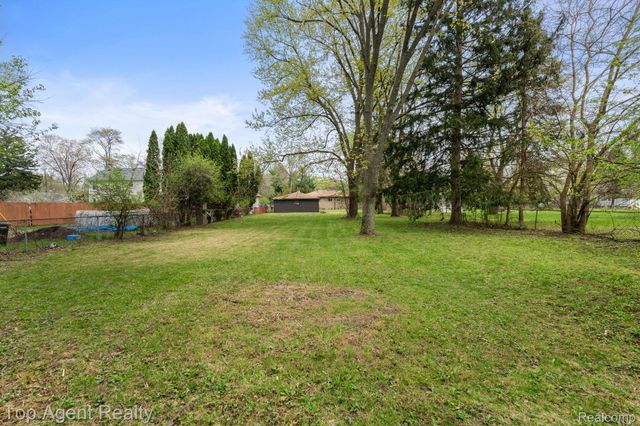 20905 Van Buren Street, Southfield, MI 48033