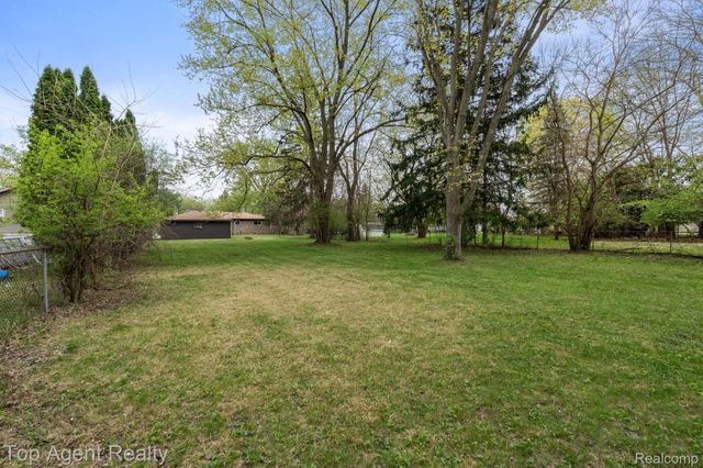 20905 Van Buren Street, Southfield, MI 48033