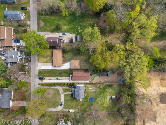 20905 Van Buren Street, Southfield, MI 48033