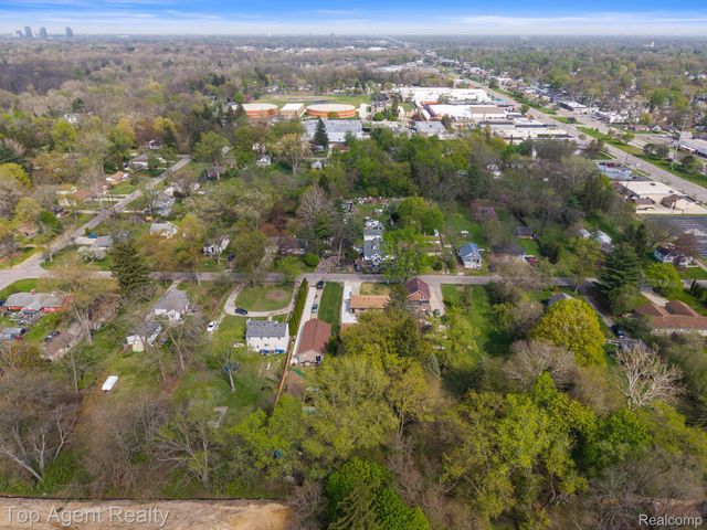 20905 Van Buren Street, Southfield, MI 48033