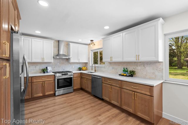 20905 Van Buren Street, Southfield, MI 48033