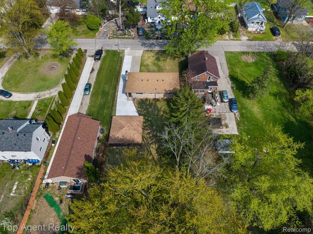 20905 Van Buren Street, Southfield, MI 48033