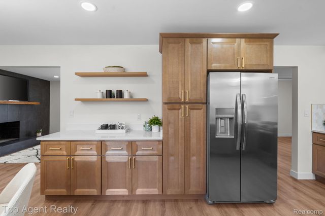 20905 Van Buren Street, Southfield, MI 48033