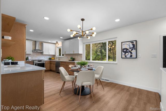 20905 Van Buren Street, Southfield, MI 48033