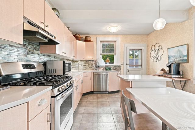 60 Cormack Court, Babylon, NY 11702