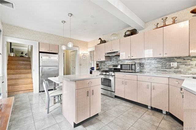 60 Cormack Court, Babylon, NY 11702