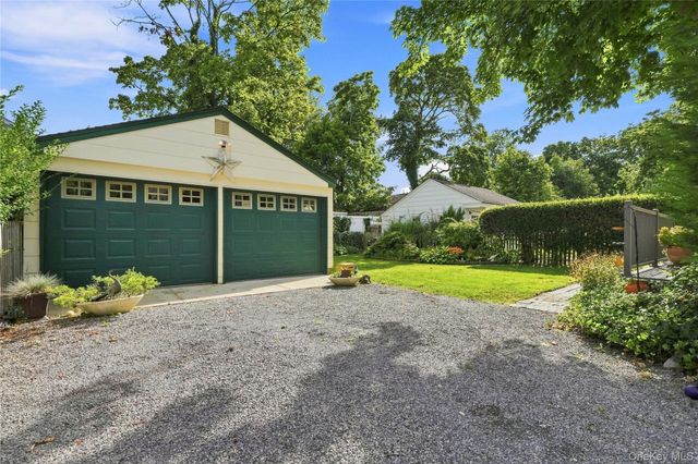 60 Cormack Court, Babylon, NY 11702