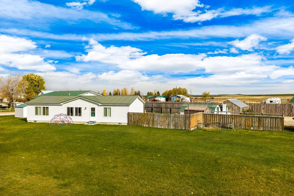 220 Columbus Avenue, Dupuyer, MT 59432 photo 2