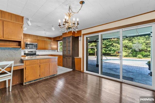 15 E Timber Lane, West Milford, NJ 07435