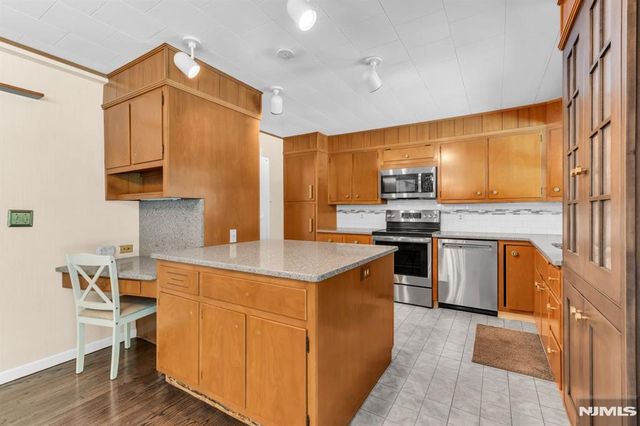 15 E Timber Lane, West Milford, NJ 07435