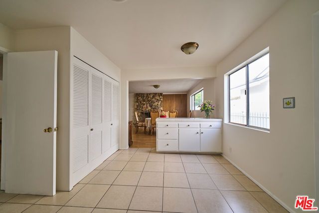 15401 Covello Street, Van Nuys (los Angeles), CA 91406