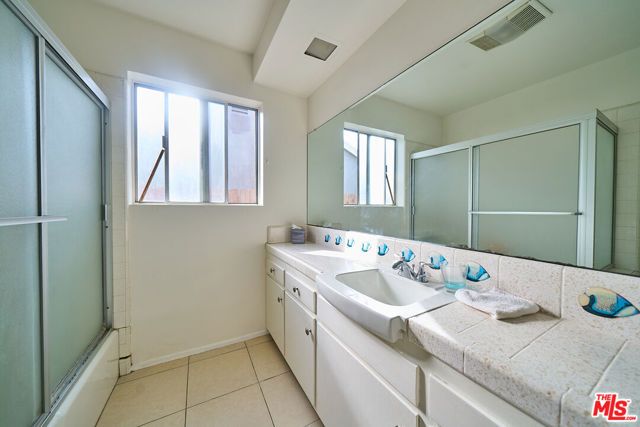 15401 Covello Street, Van Nuys (los Angeles), CA 91406