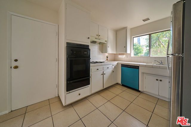 15401 Covello Street, Van Nuys (los Angeles), CA 91406