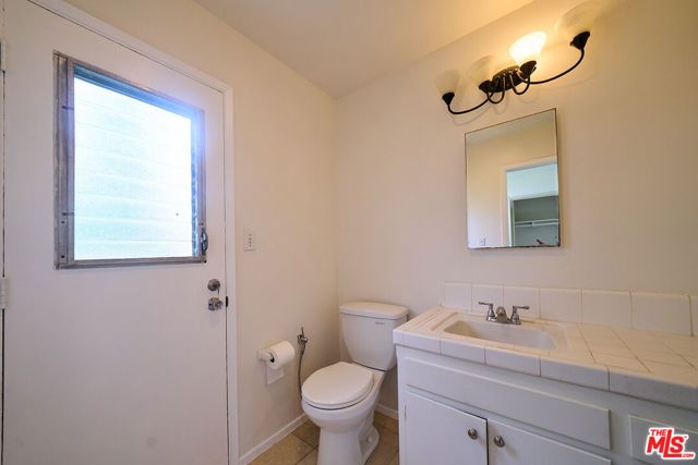 15401 Covello Street, Van Nuys (los Angeles), CA 91406