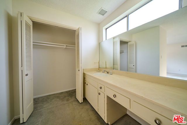 15401 Covello Street, Van Nuys (los Angeles), CA 91406