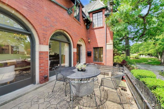 8844 S Pleasant Avenue, Chicago, IL 60643