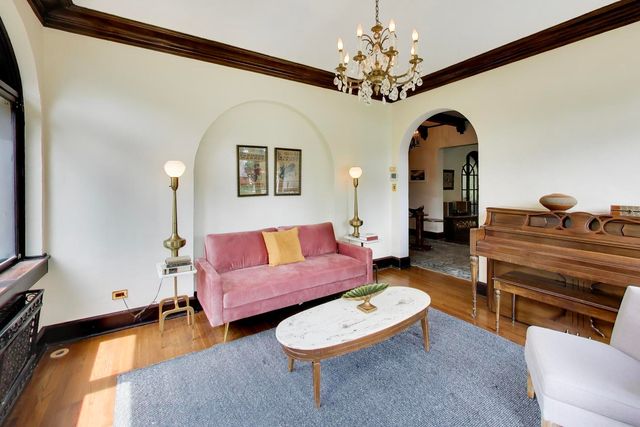 8844 S Pleasant Avenue, Chicago, IL 60643
