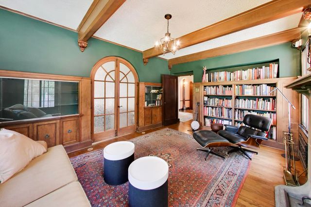 8844 S Pleasant Avenue, Chicago, IL 60643