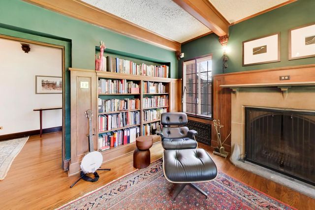 8844 S Pleasant Avenue, Chicago, IL 60643