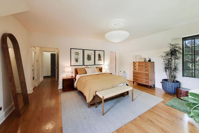 8844 S Pleasant Avenue, Chicago, IL 60643