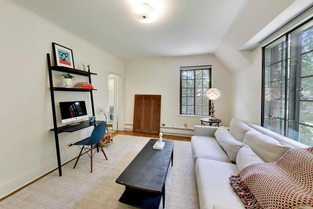 8844 S Pleasant Avenue, Chicago, IL 60643