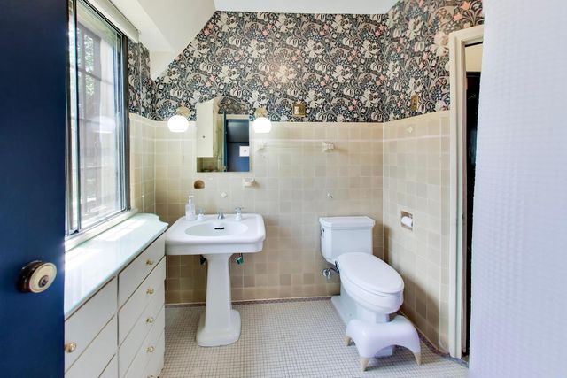 8844 S Pleasant Avenue, Chicago, IL 60643