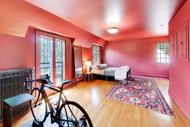 8844 S Pleasant Avenue, Chicago, IL 60643