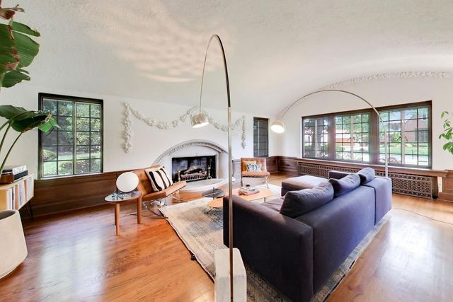 8844 S Pleasant Avenue, Chicago, IL 60643