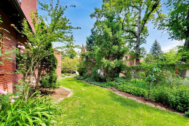 8844 S Pleasant Avenue, Chicago, IL 60643