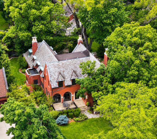 8844 S Pleasant Avenue, Chicago, IL 60643