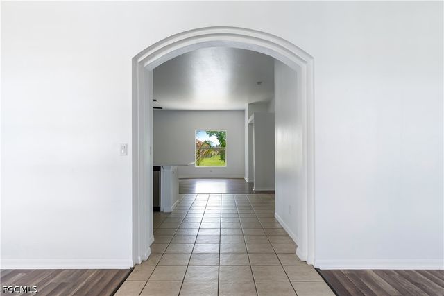1824 SW 2nd ST, Cape Coral, FL 33991
